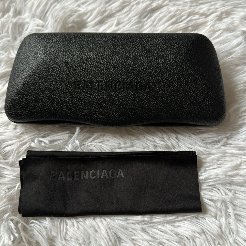 BALENCIAGA LEATHER SUNGLASSES CASE WITH CLEANING CLOTH BLACK